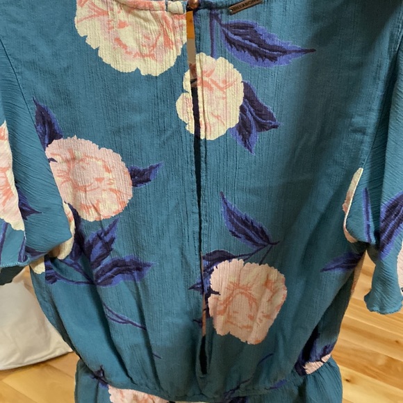 Romper by Billabong size medium - Picture 8 of 9